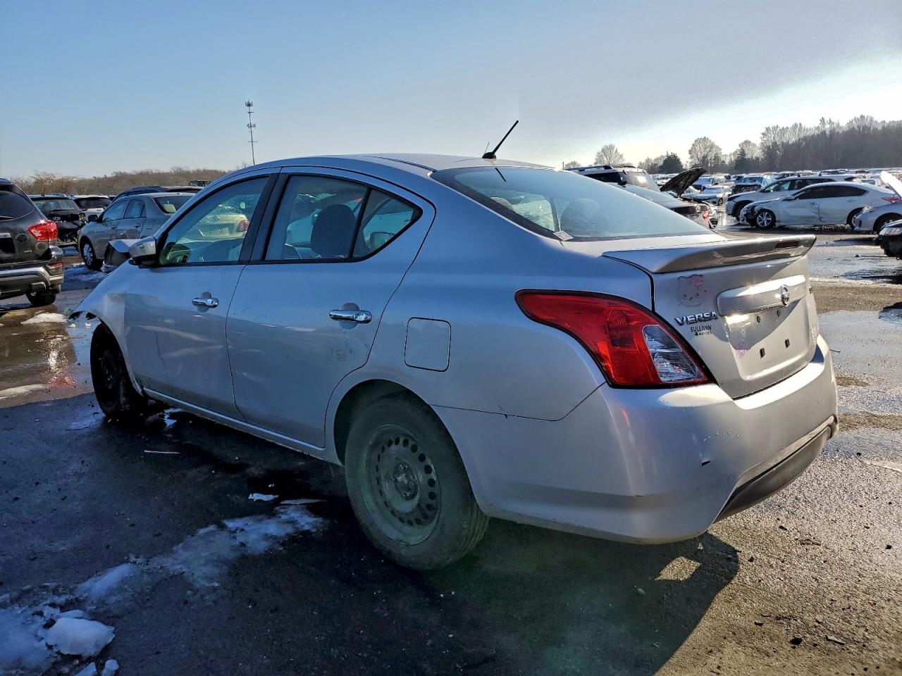 2018 NISSAN VERSA S photo 2