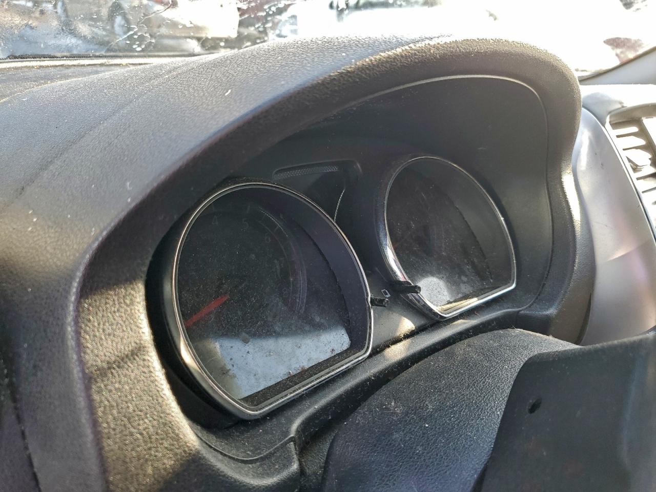 2018 NISSAN VERSA S photo 9