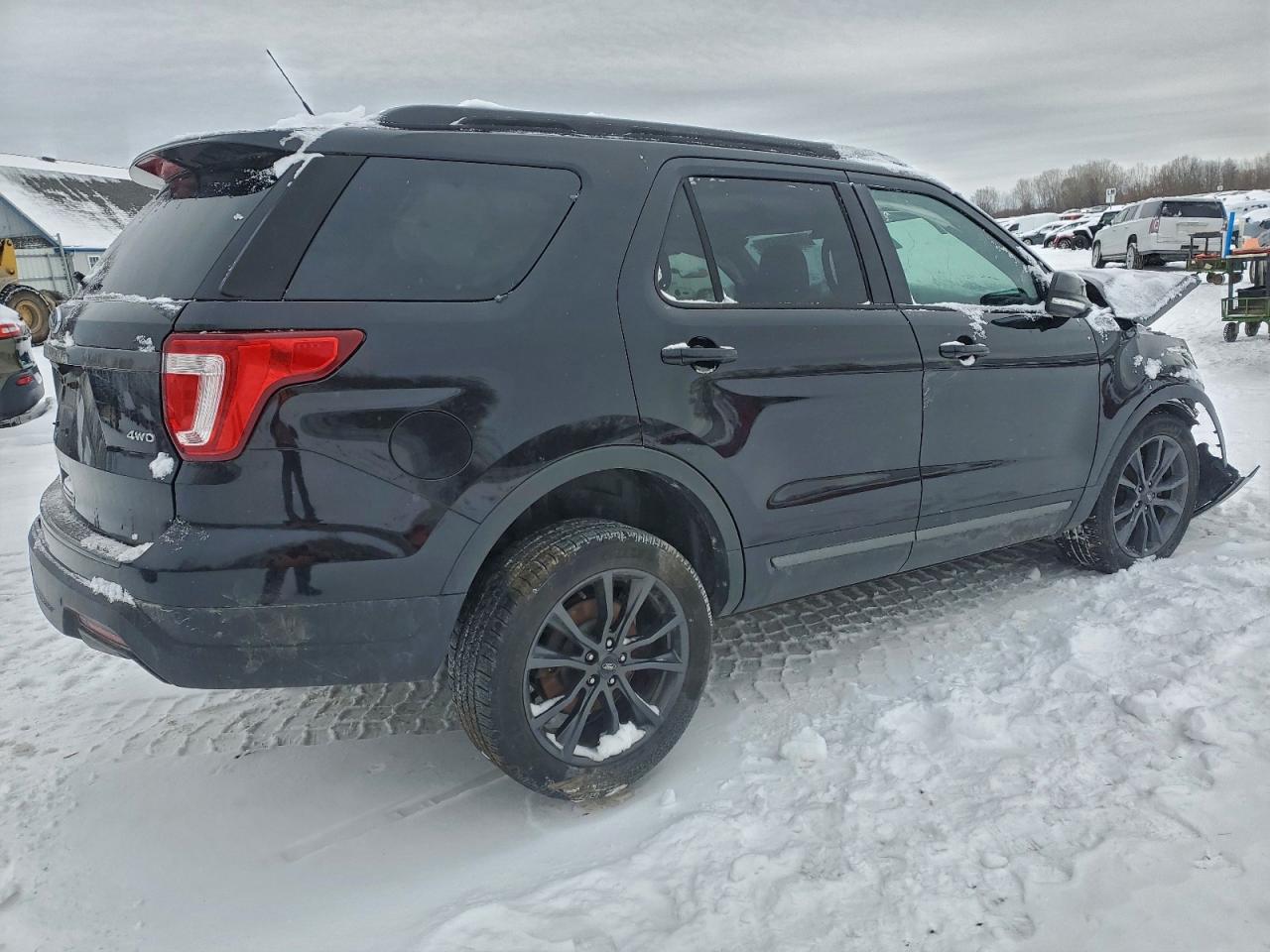 2019 FORD EXPLORER XLT photo 3