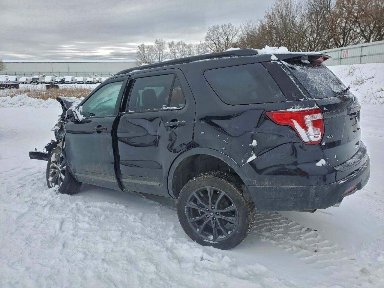 2019 FORD EXPLORER XLT photo 2