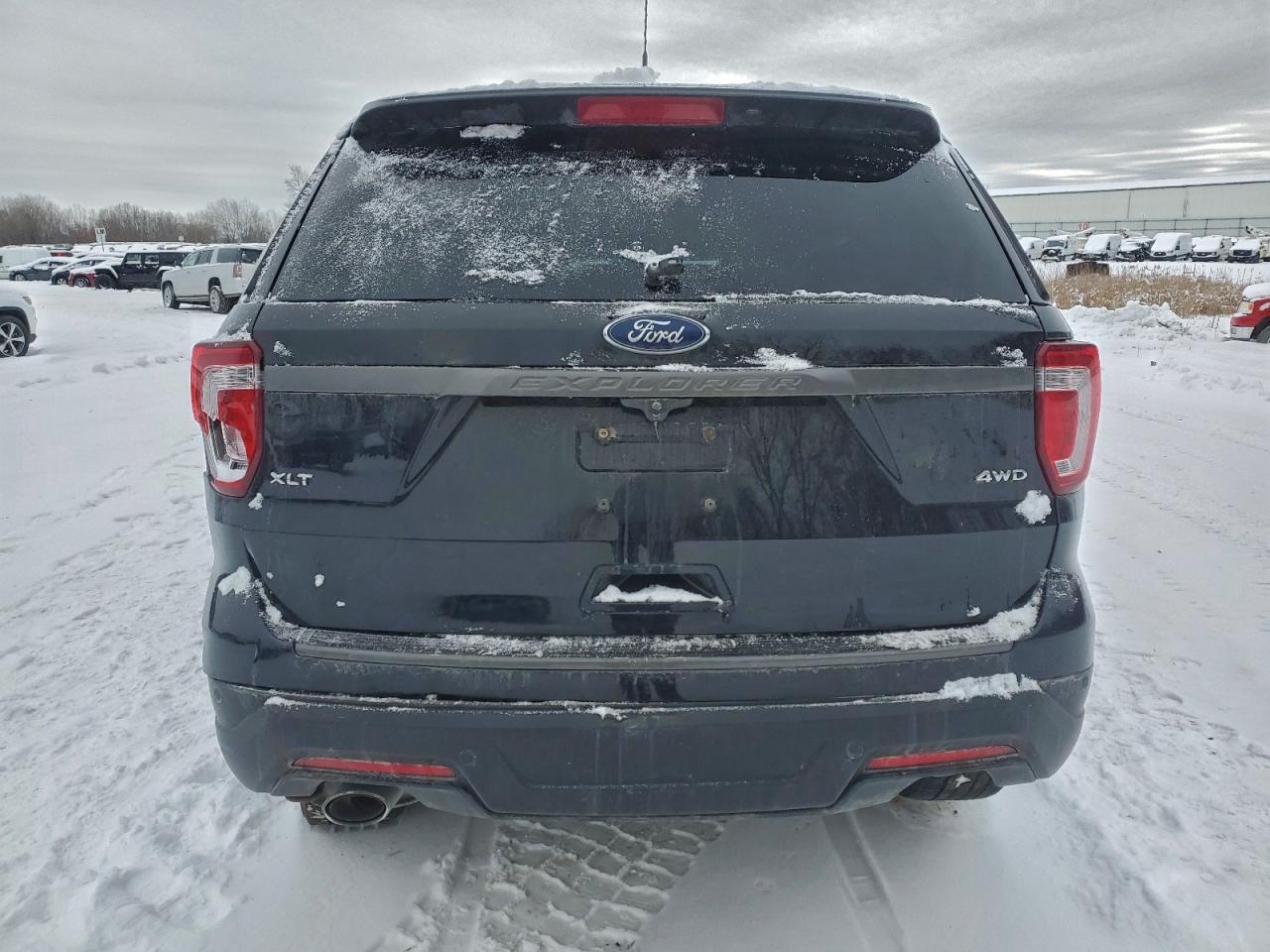 2019 FORD EXPLORER XLT photo 6