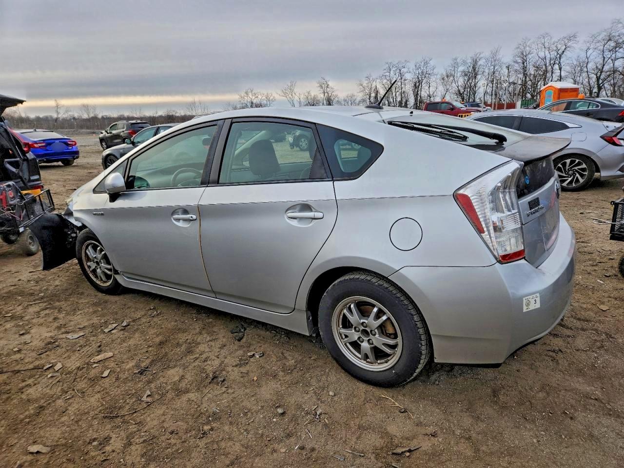 2011 TOYOTA PRIUS photo 2