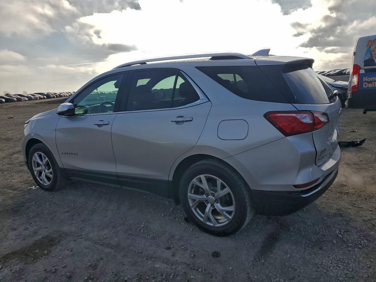 2018 CHEVROLET EQUINOX PREMIER photo 2