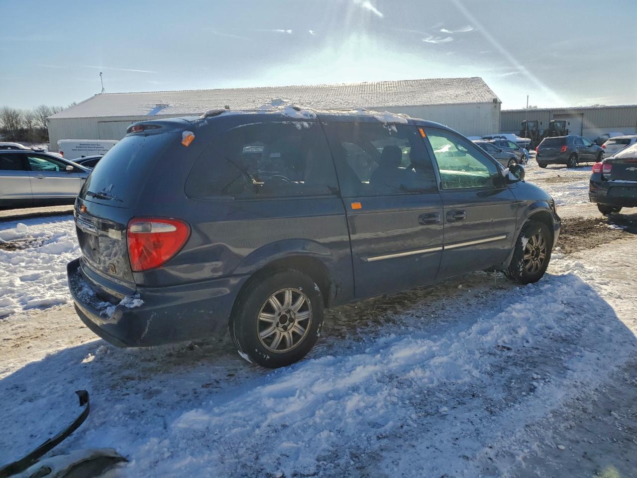 2005 CHRYSLER TOWN & COUNTRY TOURING photo 3