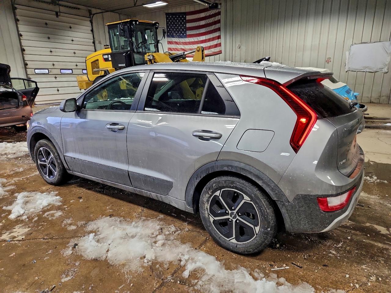 2023 KIA NIRO LX photo 2