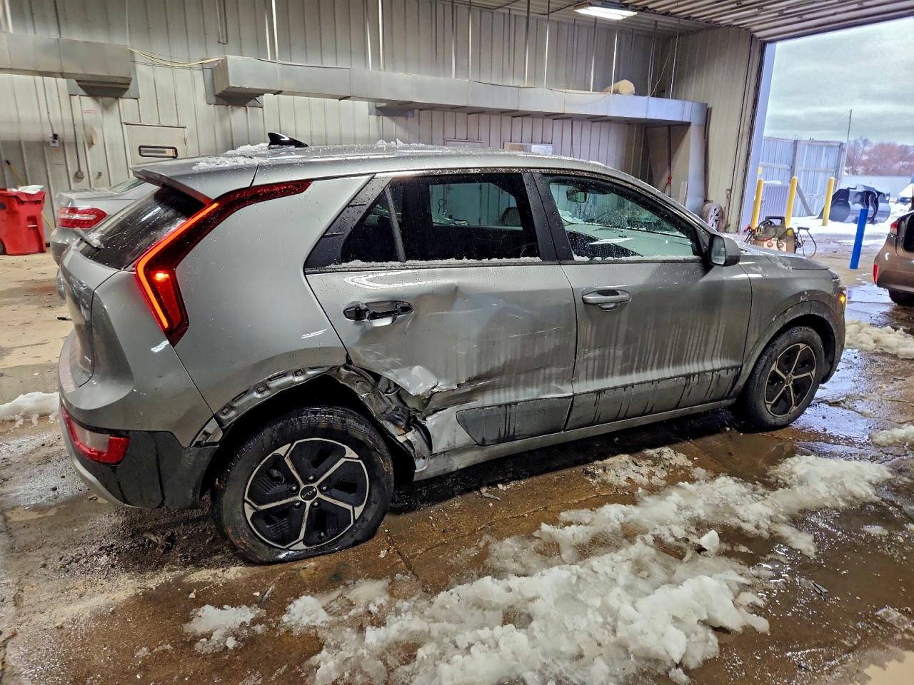 2023 KIA NIRO LX photo 3