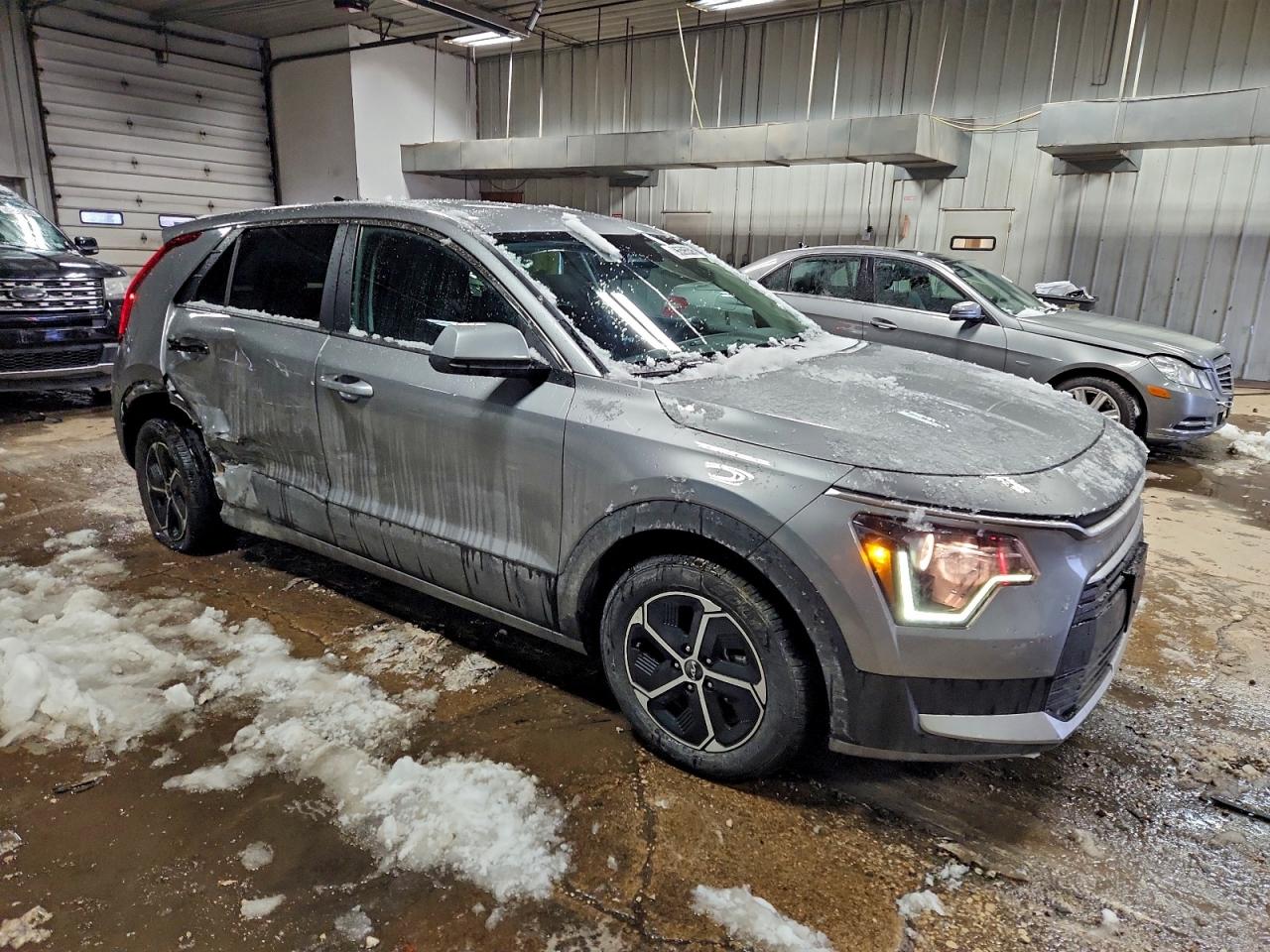 2023 KIA NIRO LX photo 4