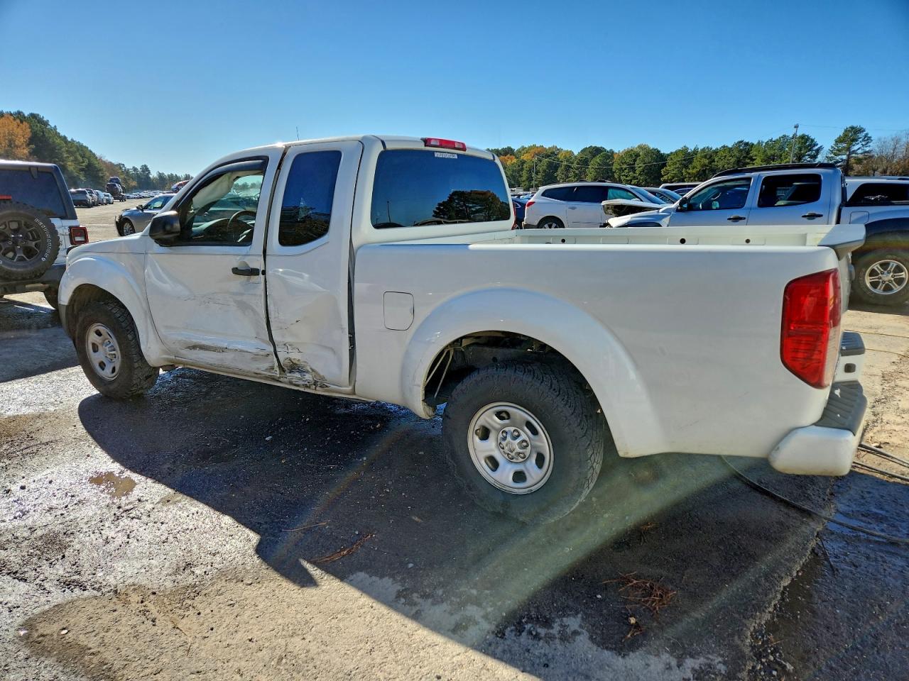 2019 NISSAN FRONTIER S photo 2