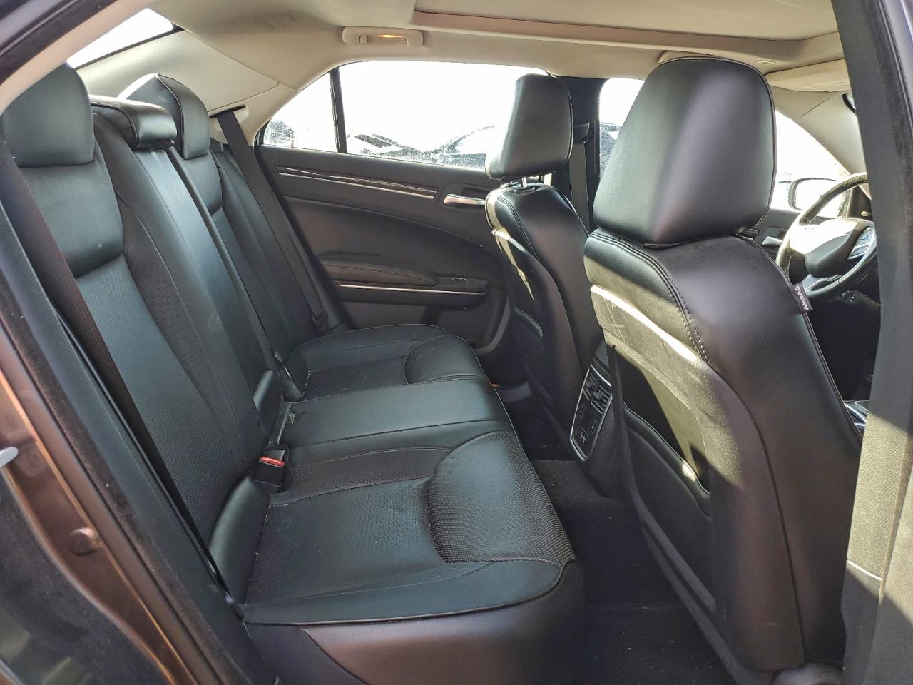 2019 CHRYSLER 300 LIMITED photo 10