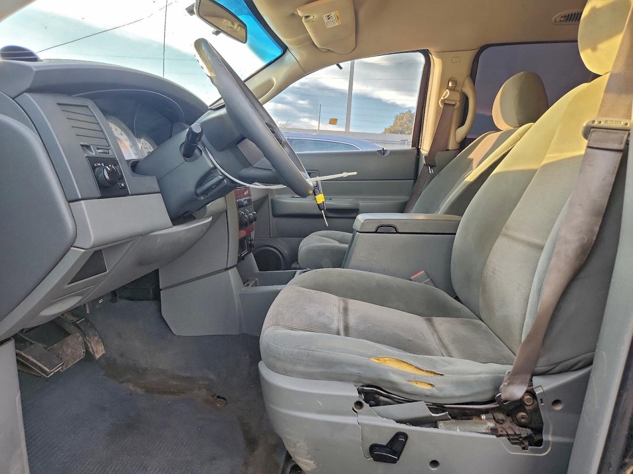 2004 DODGE DURANGO SLT photo 19