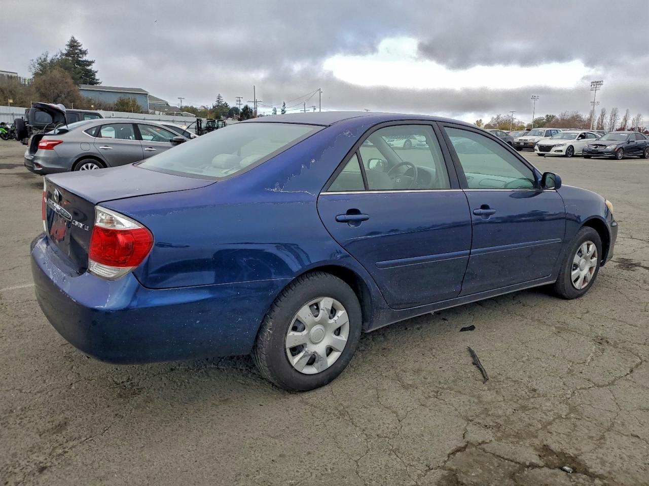 2006 TOYOTA CAMRY LE photo 3