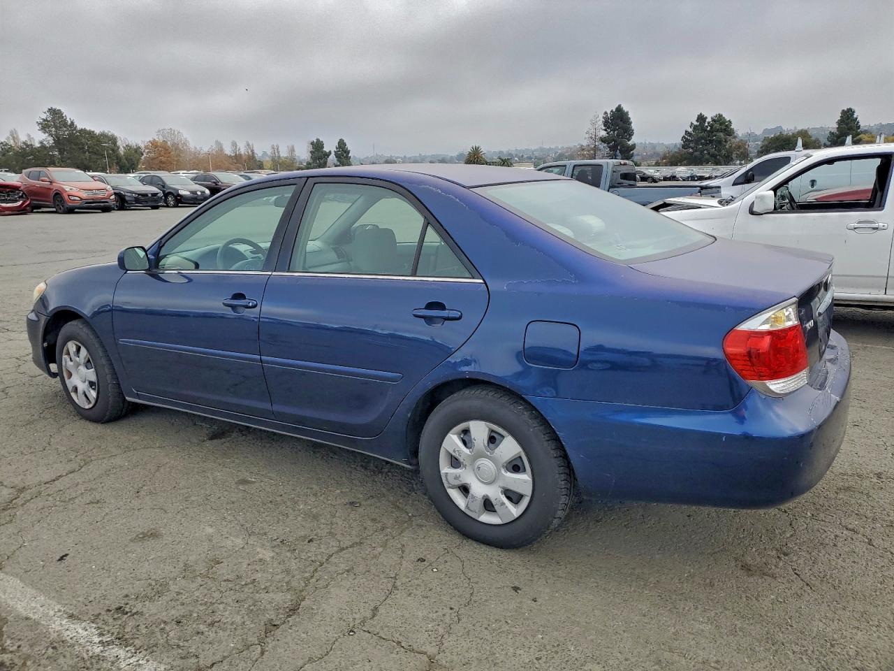 2006 TOYOTA CAMRY LE photo 2