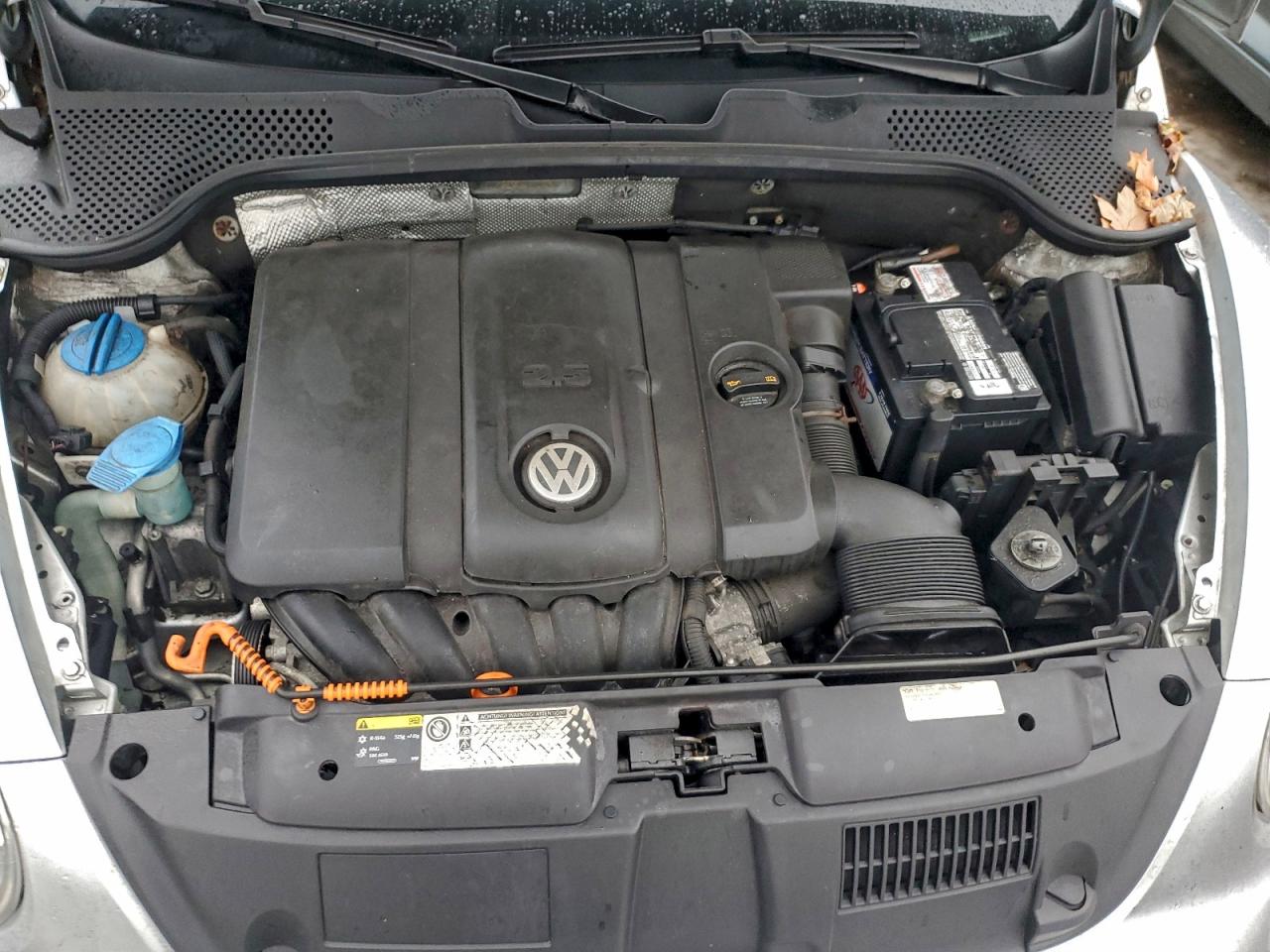2013 VOLKSWAGEN BEETLE photo 11