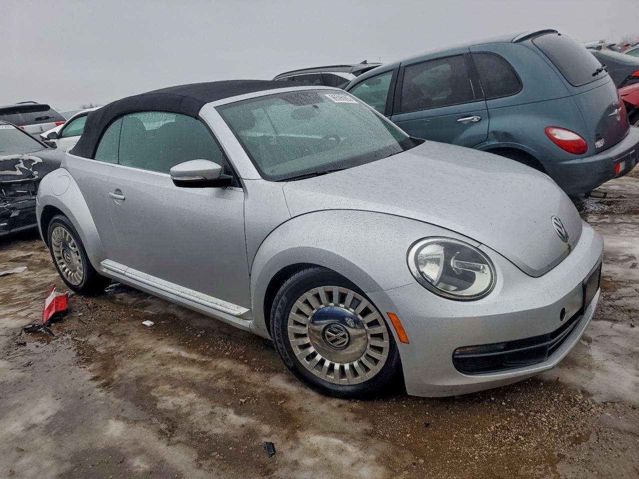 2013 VOLKSWAGEN BEETLE photo 4