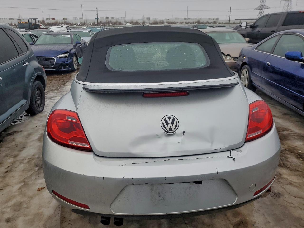 2013 VOLKSWAGEN BEETLE photo 6
