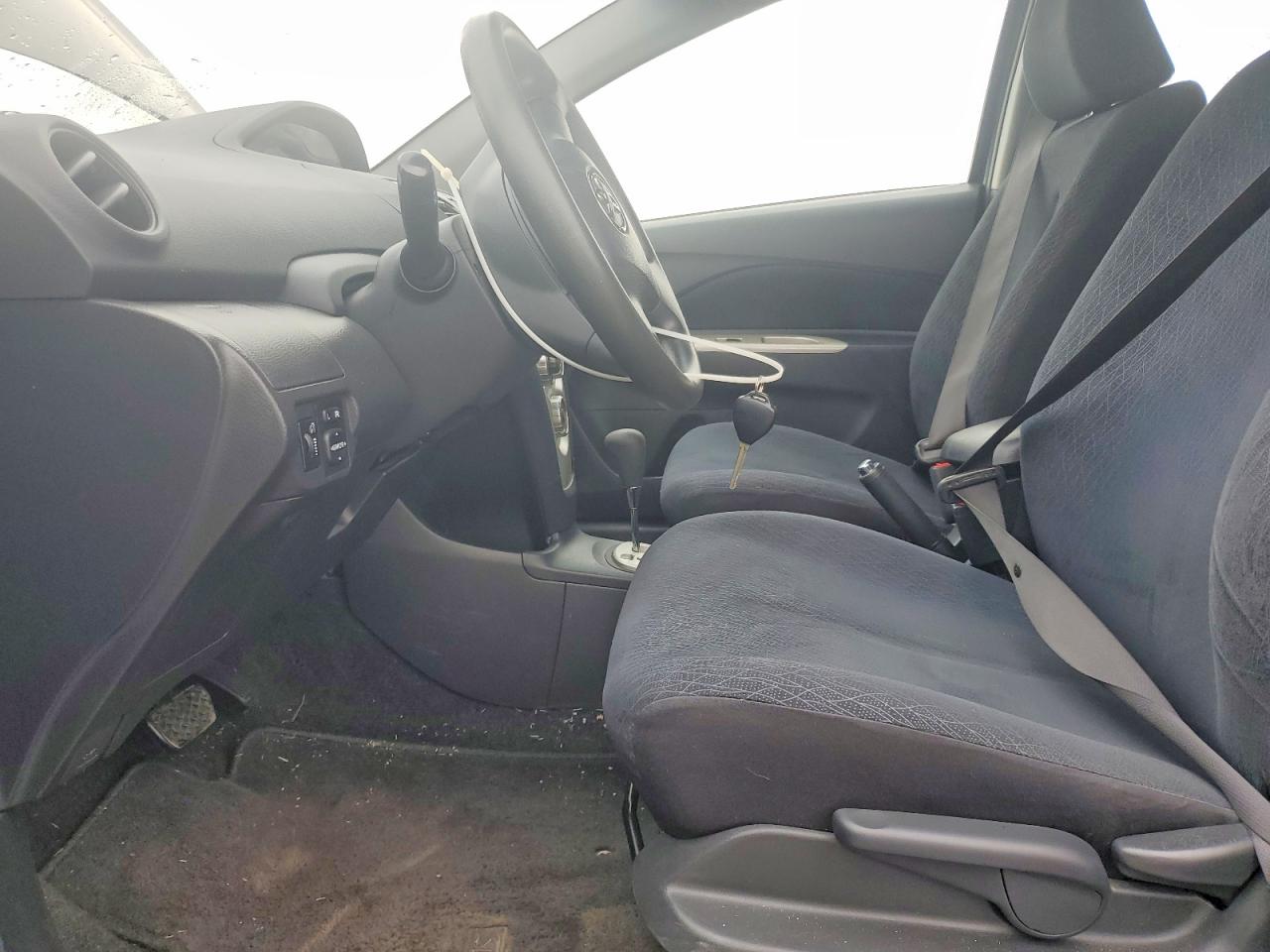 2008 TOYOTA YARIS photo 7