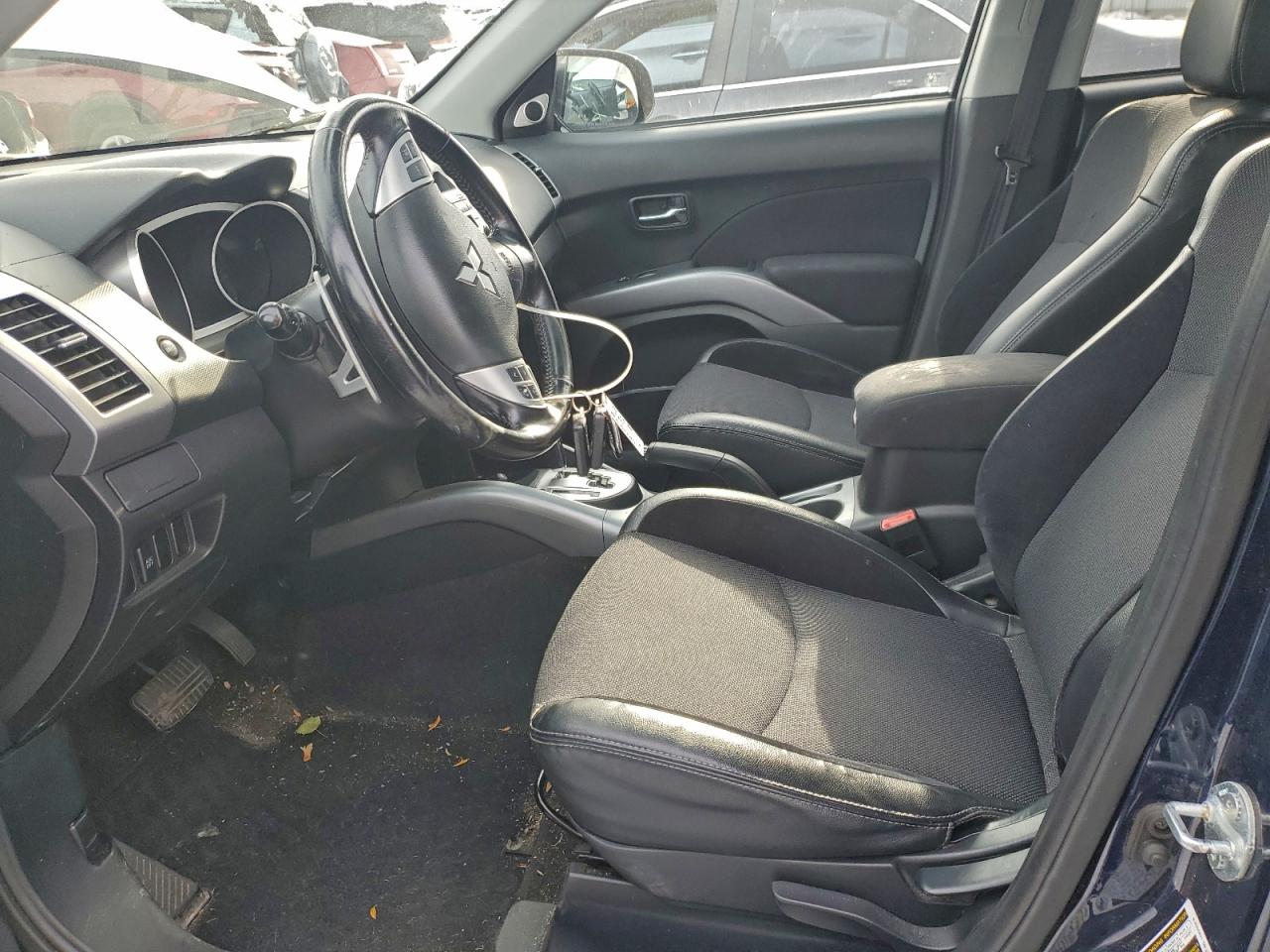 2010 MITSUBISHI OUTLANDER SE photo 7