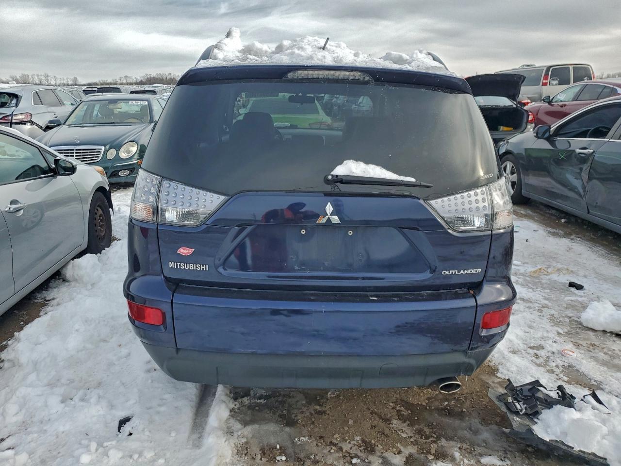 2010 MITSUBISHI OUTLANDER SE photo 6