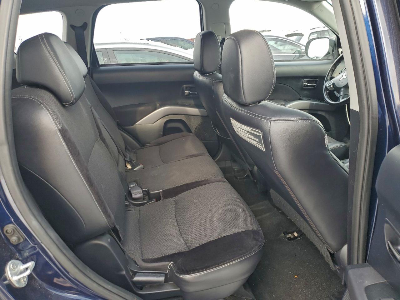 2010 MITSUBISHI OUTLANDER SE photo 10