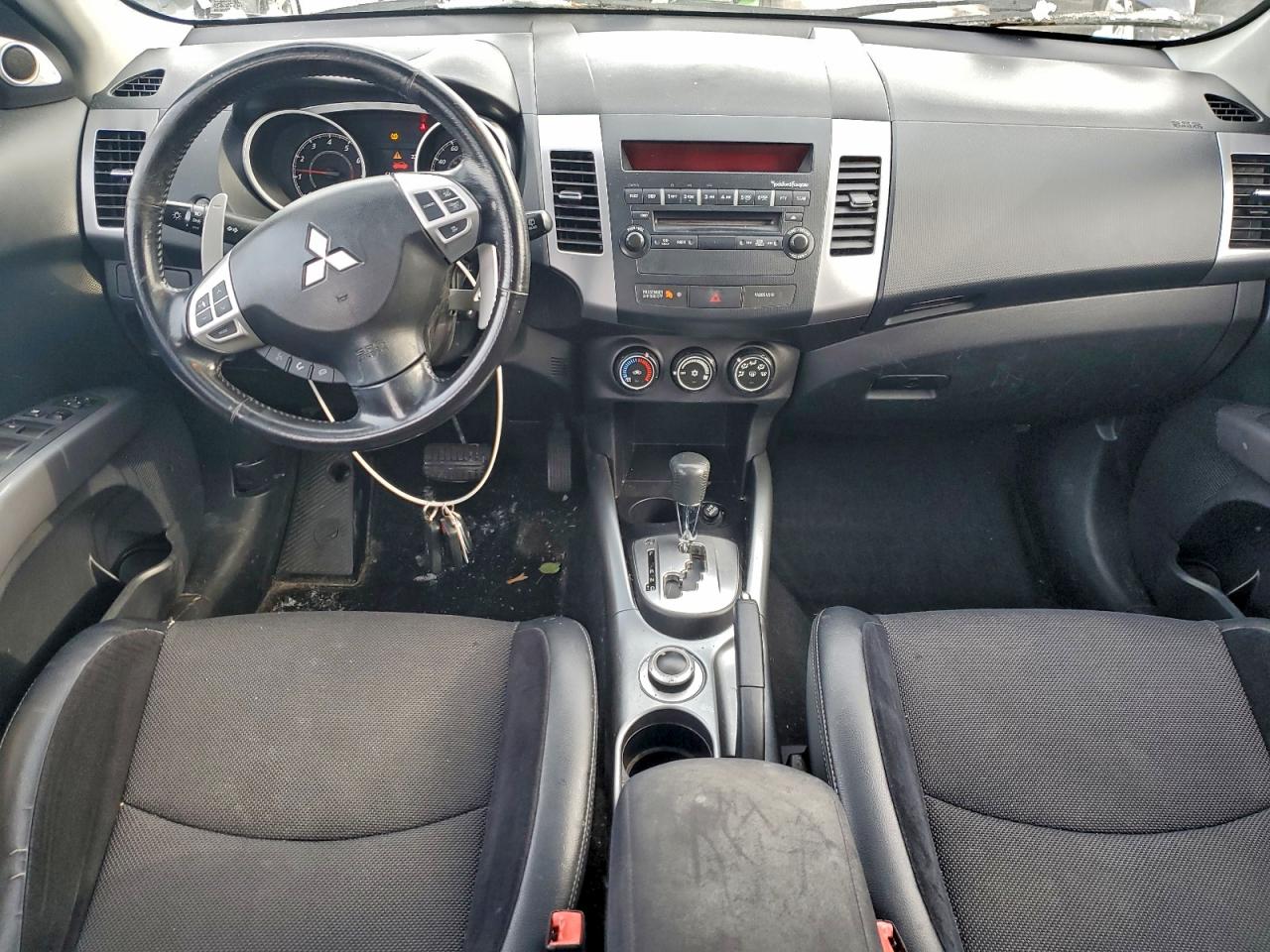 2010 MITSUBISHI OUTLANDER SE photo 8