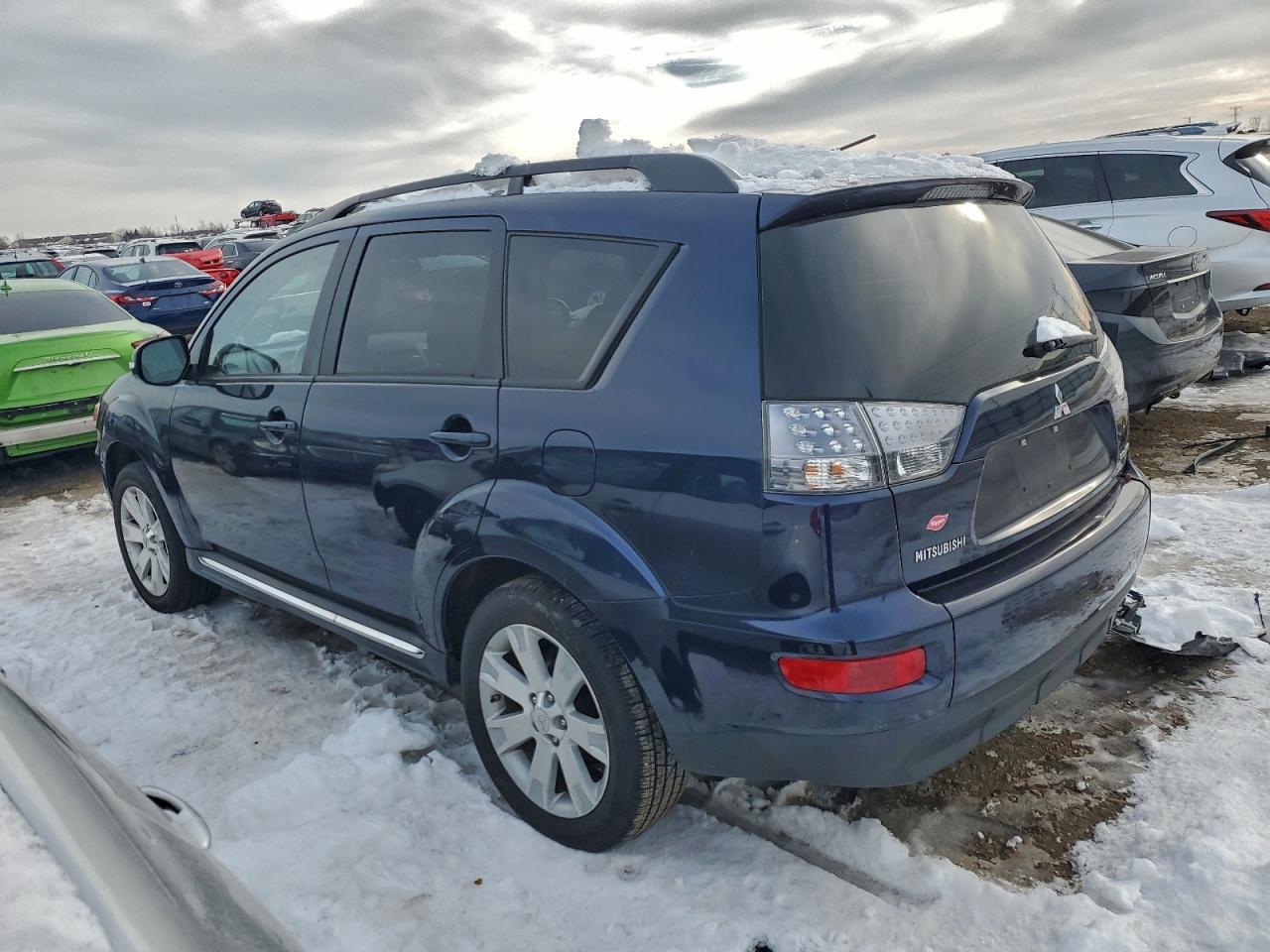 2010 MITSUBISHI OUTLANDER SE photo 2