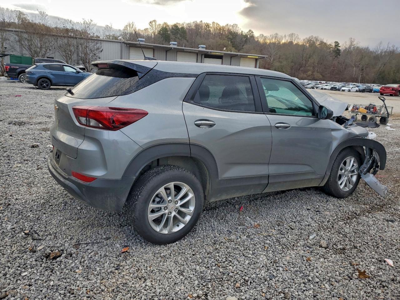 2025 CHEVROLET TRAILBLAZER LS photo 3