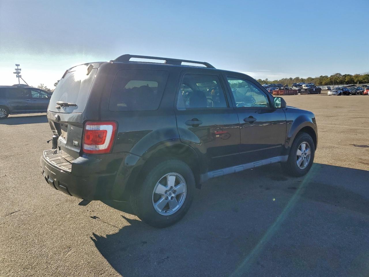 2010 FORD ESCAPE XLT photo 3