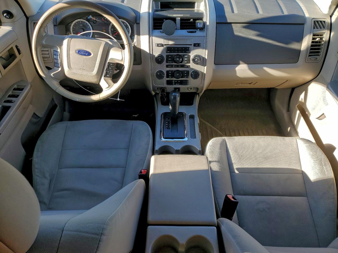 2010 FORD ESCAPE XLT photo 8