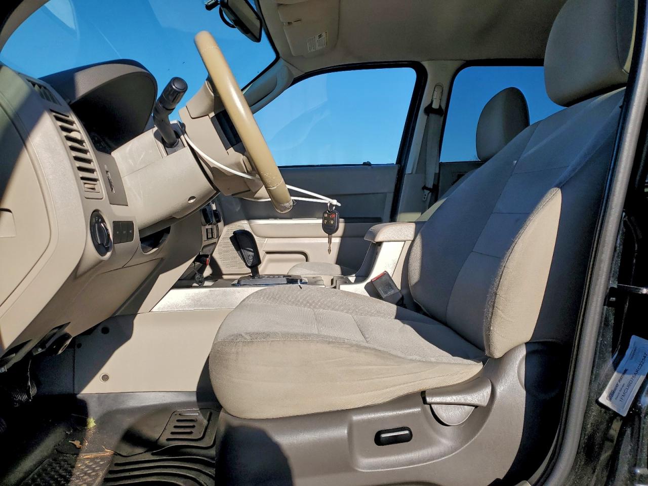 2010 FORD ESCAPE XLT photo 7