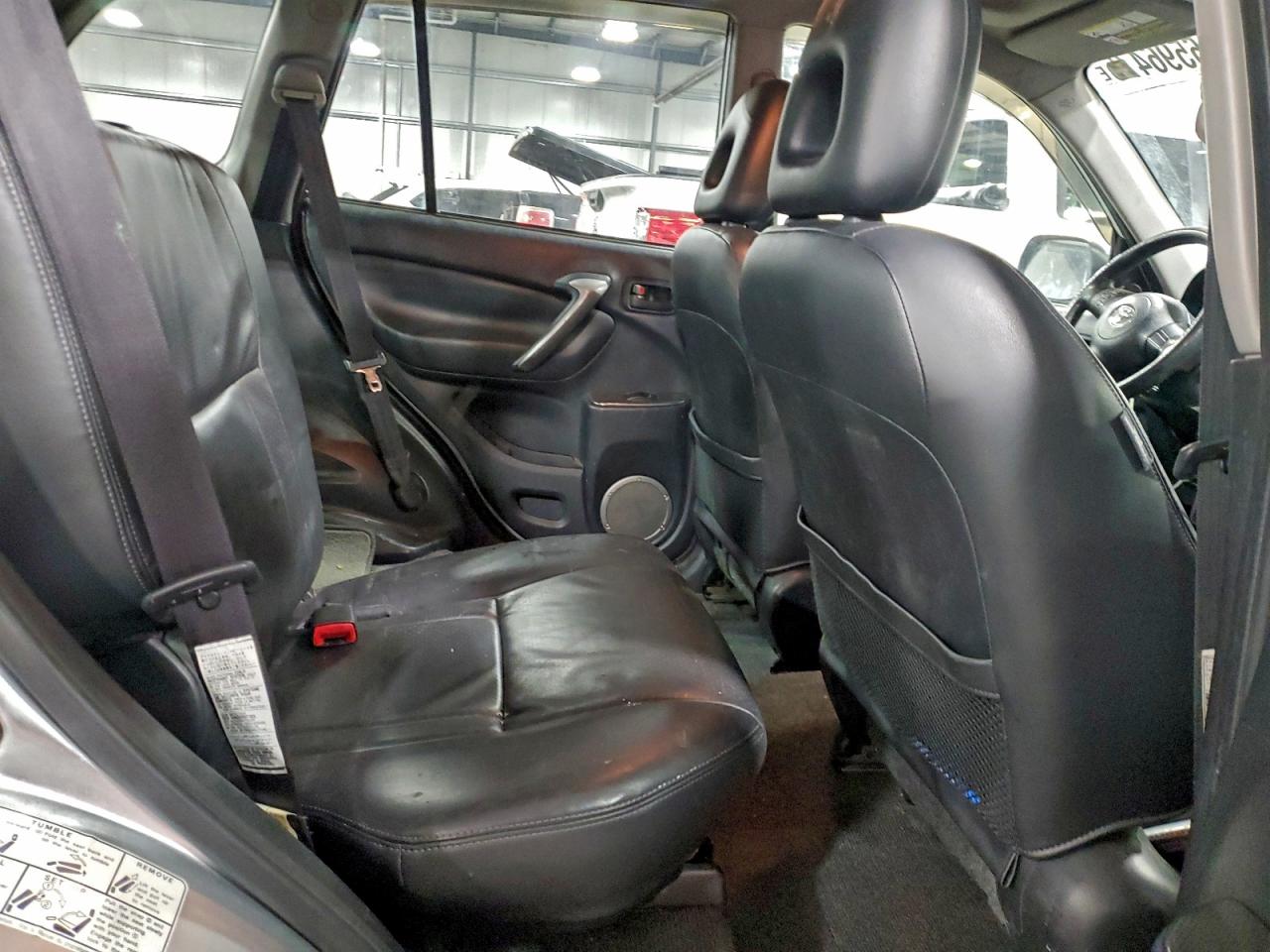 2004 TOYOTA RAV4 photo 10