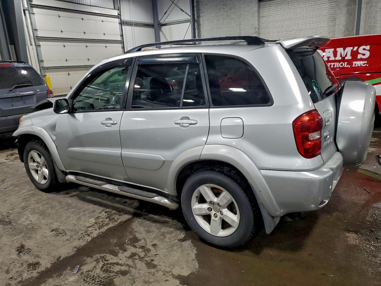 2004 TOYOTA RAV4 photo 2