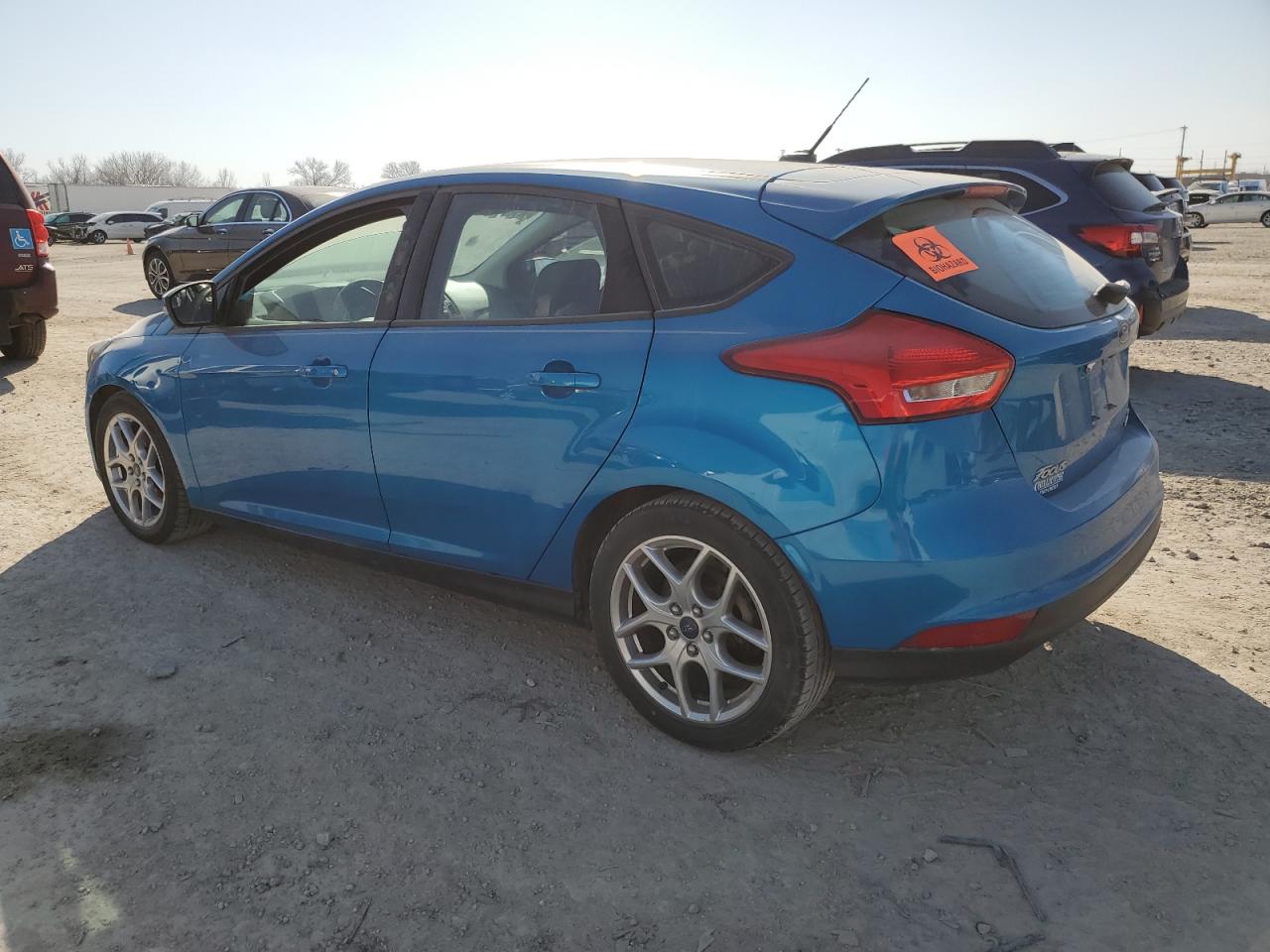 2015 FORD FOCUS SE photo 2
