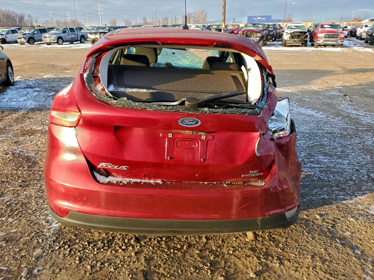 2015 FORD FOCUS SE photo 6