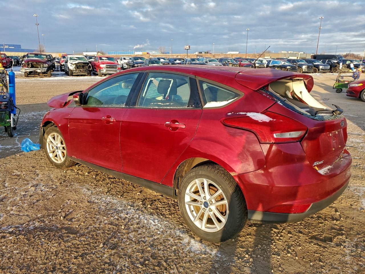 2015 FORD FOCUS SE photo 2