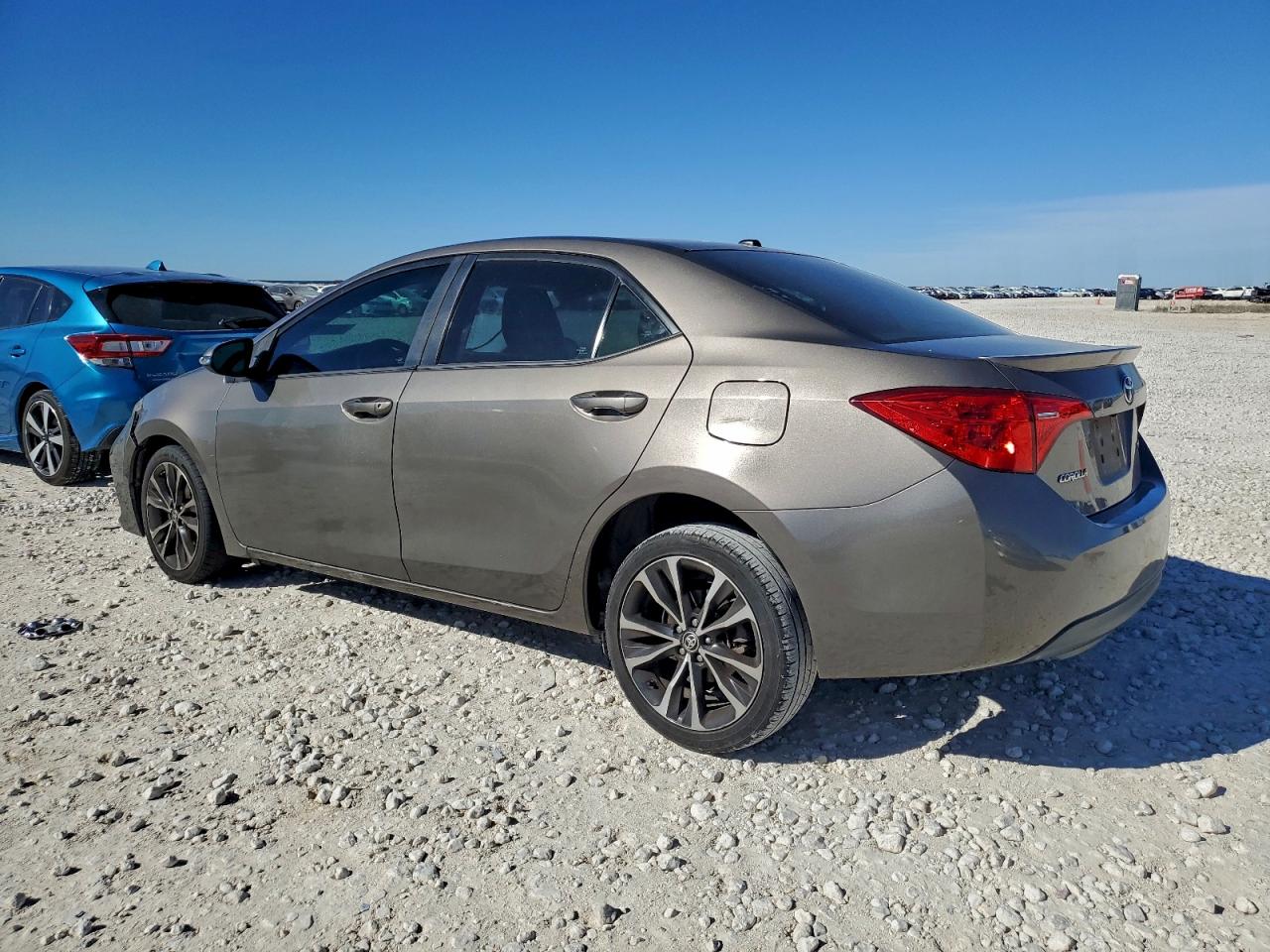 2018 TOYOTA COROLLA L photo 2