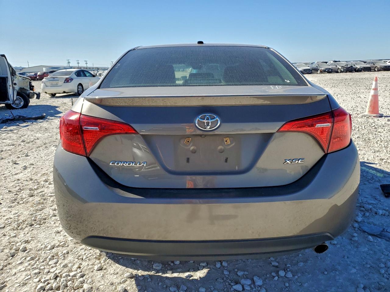 2018 TOYOTA COROLLA L photo 6