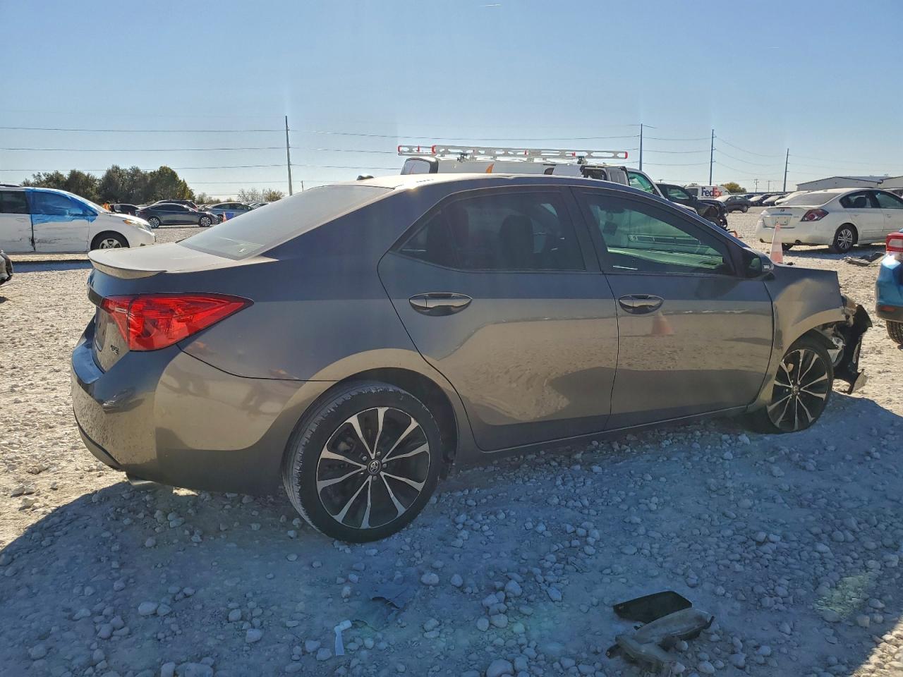 2018 TOYOTA COROLLA L photo 3