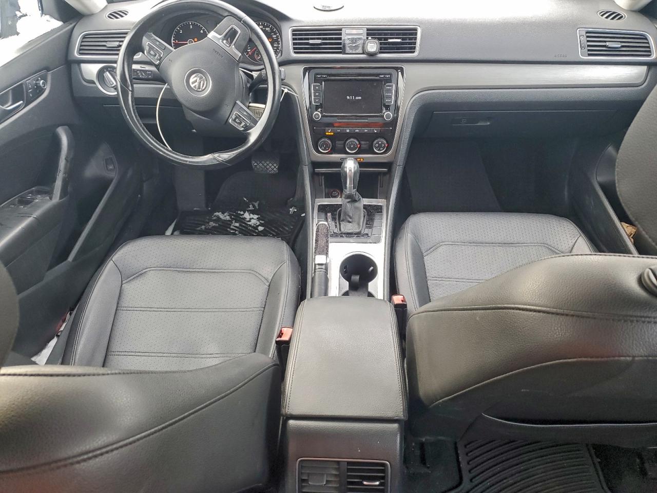 2015 VOLKSWAGEN PASSAT SE photo 8