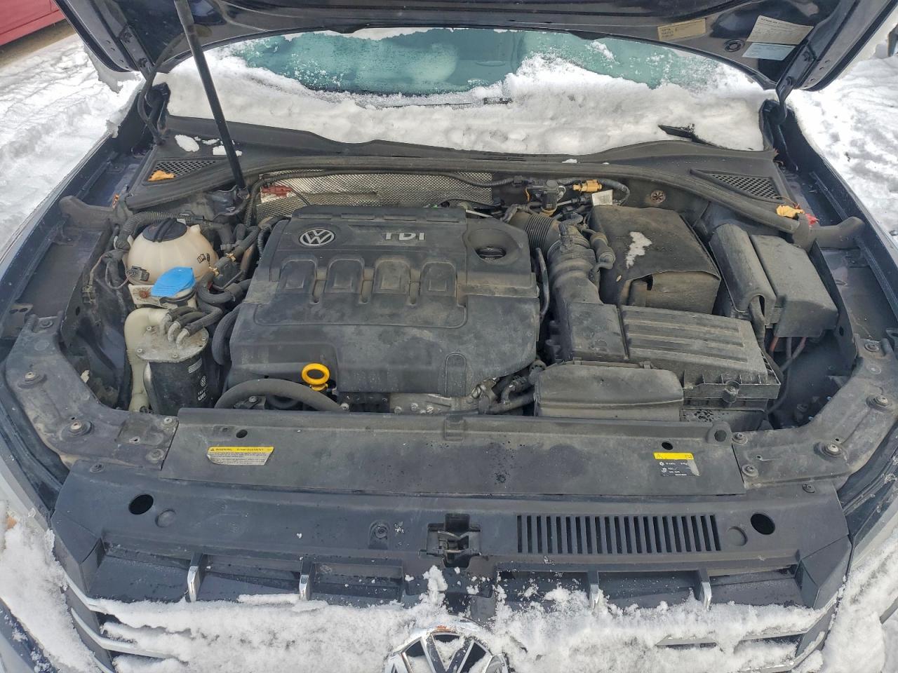 2015 VOLKSWAGEN PASSAT SE photo 11