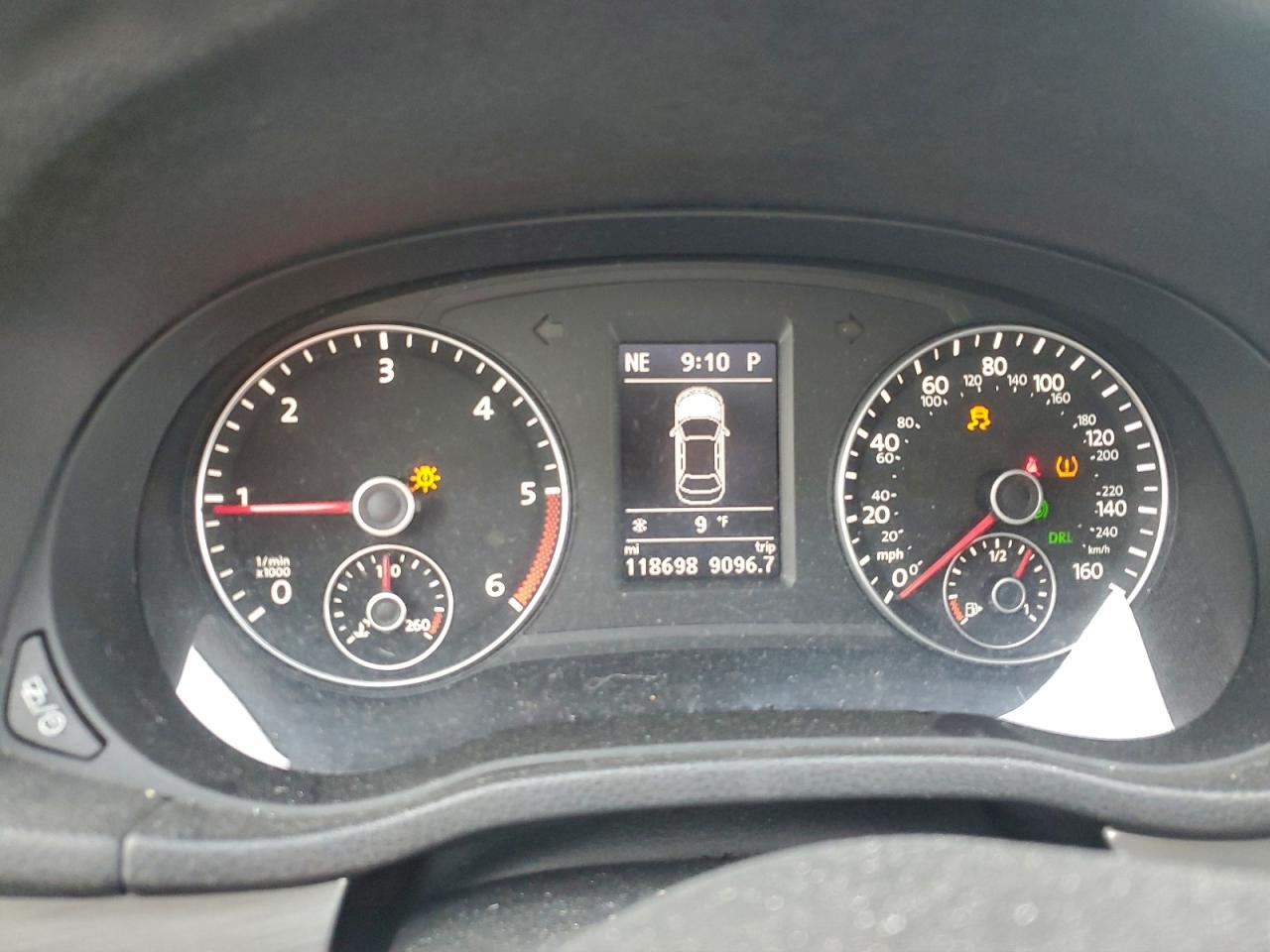 2015 VOLKSWAGEN PASSAT SE photo 9