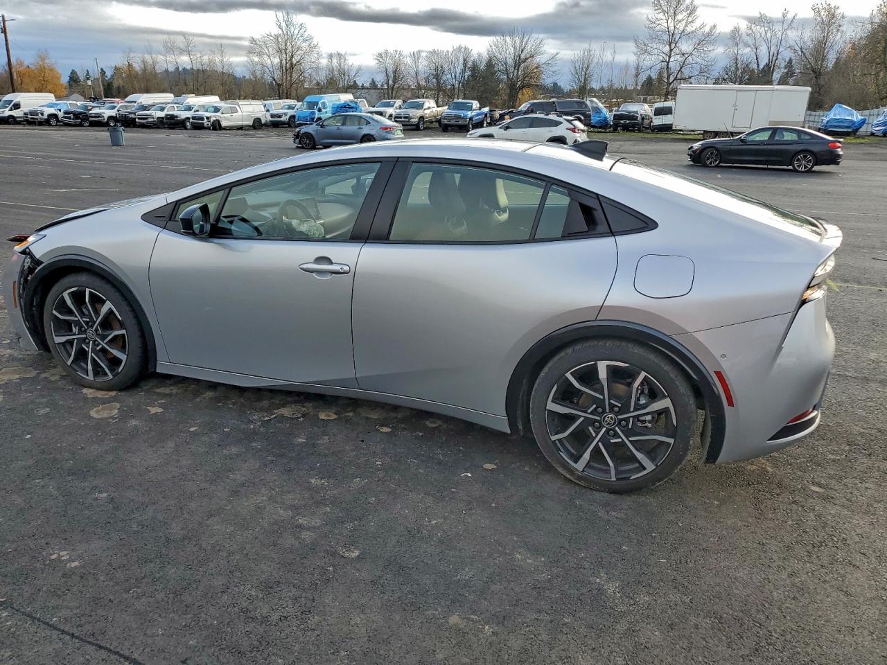 2025 TOYOTA PRIUS SE photo 4