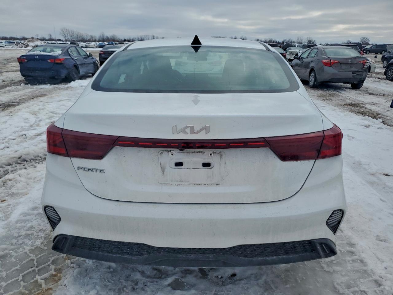 2024 KIA FORTE LX photo 6