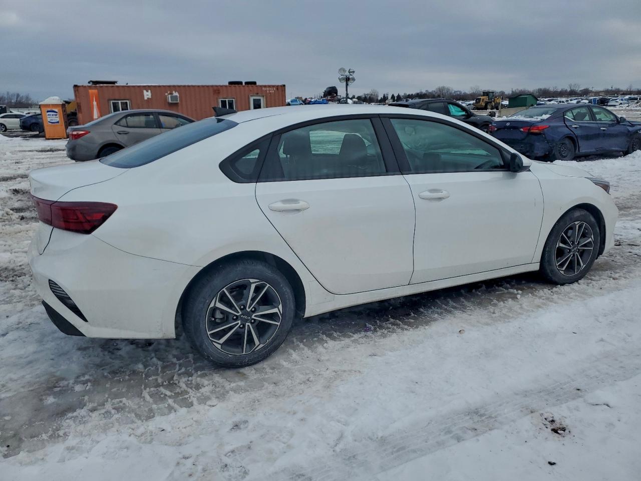 2024 KIA FORTE LX photo 3