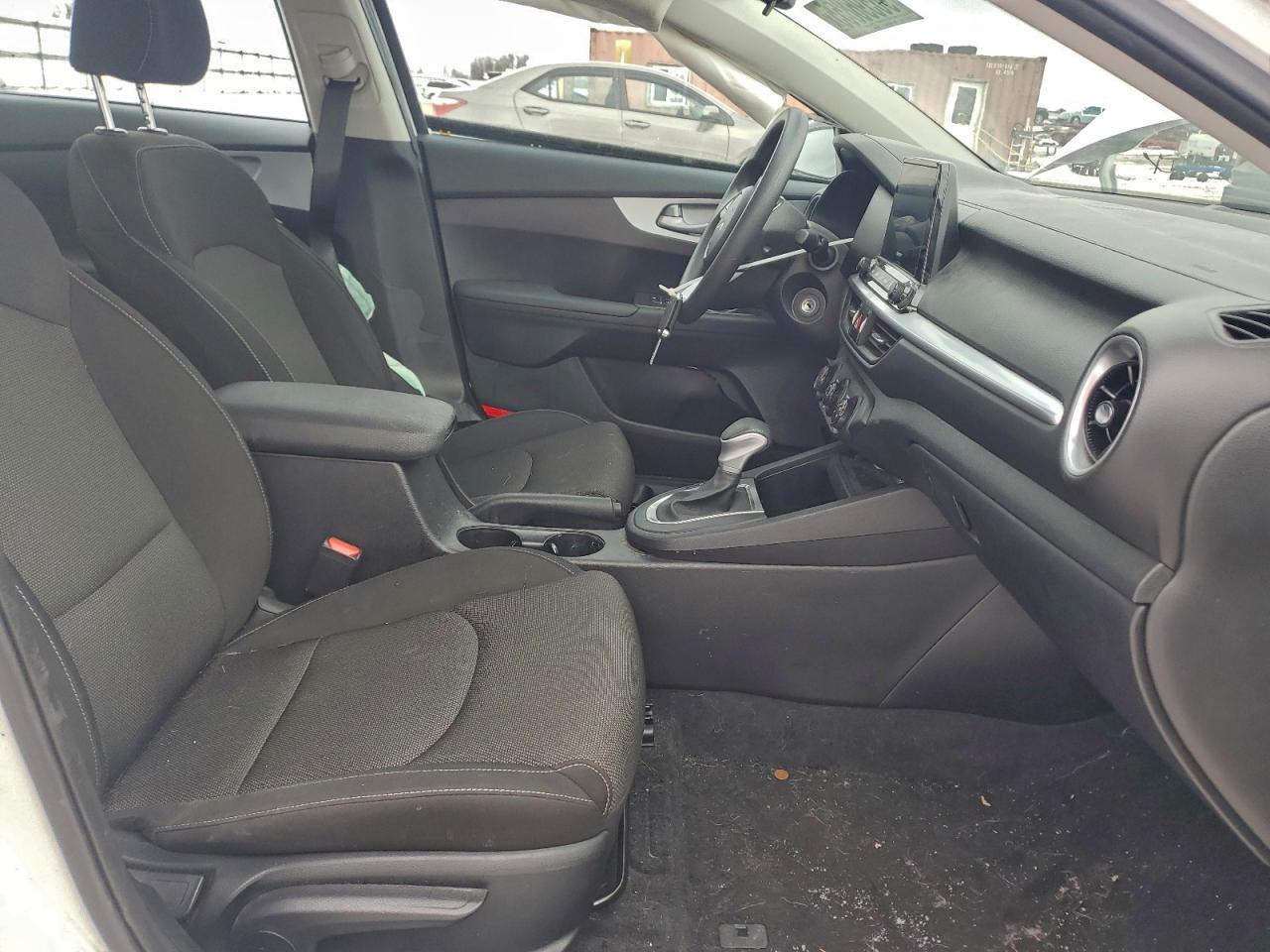 2024 KIA FORTE LX photo 7