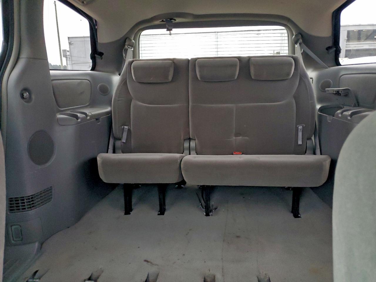 2004 TOYOTA SIENNA CE photo 10
