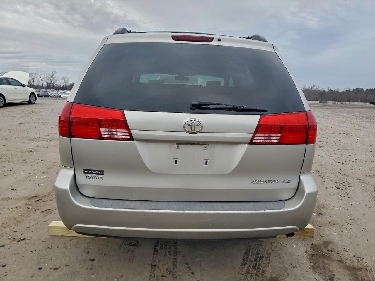 2004 TOYOTA SIENNA CE photo 6