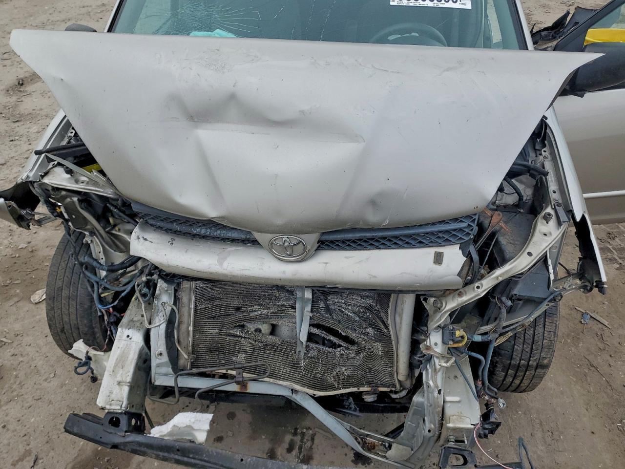 2004 TOYOTA SIENNA CE photo 12