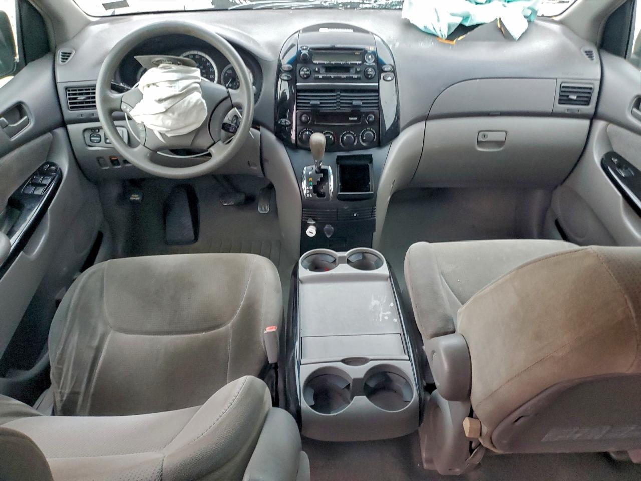 2004 TOYOTA SIENNA CE photo 8