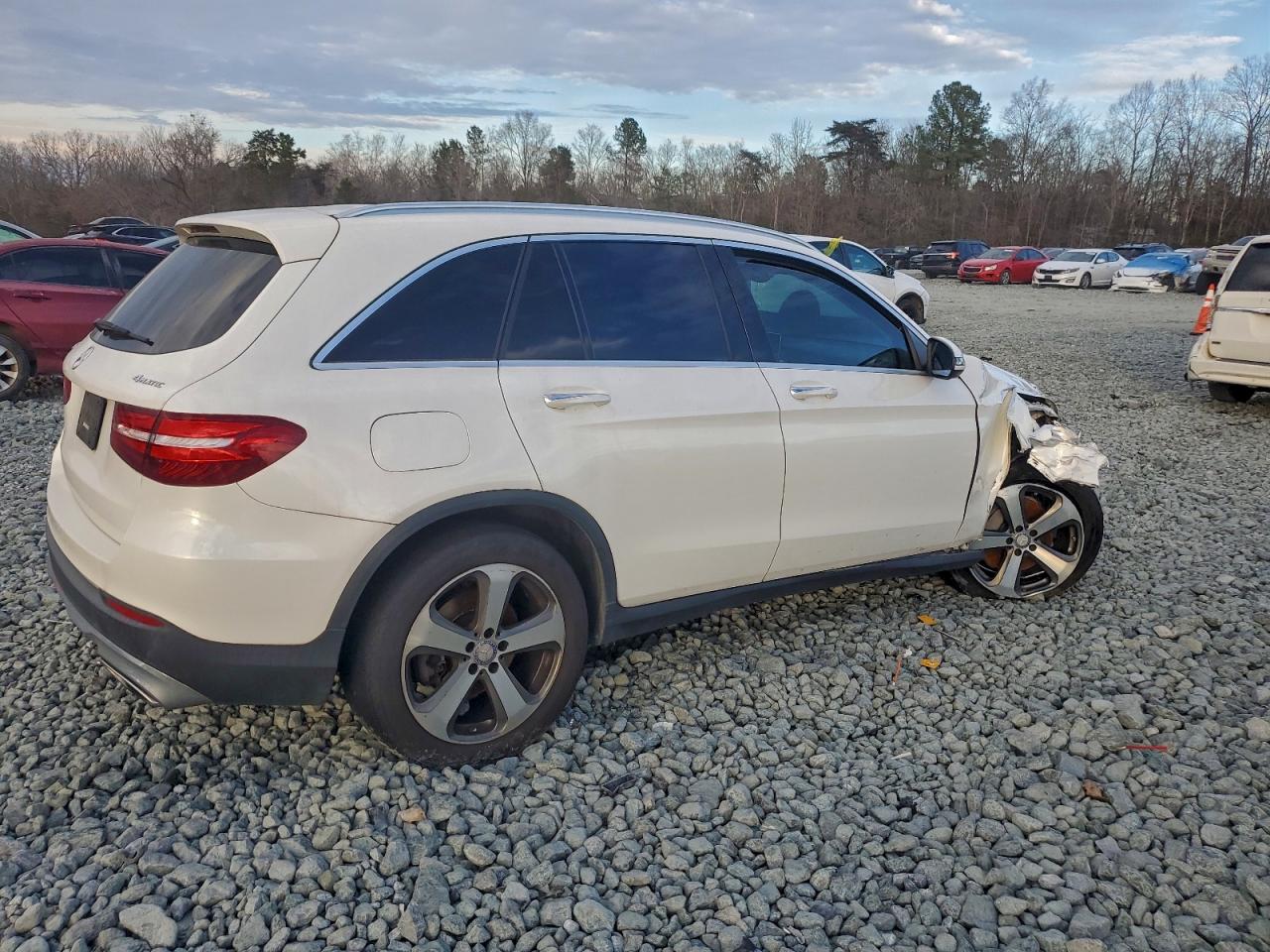 2017 MERCEDES-BENZ GLC 300 4MATIC photo 3
