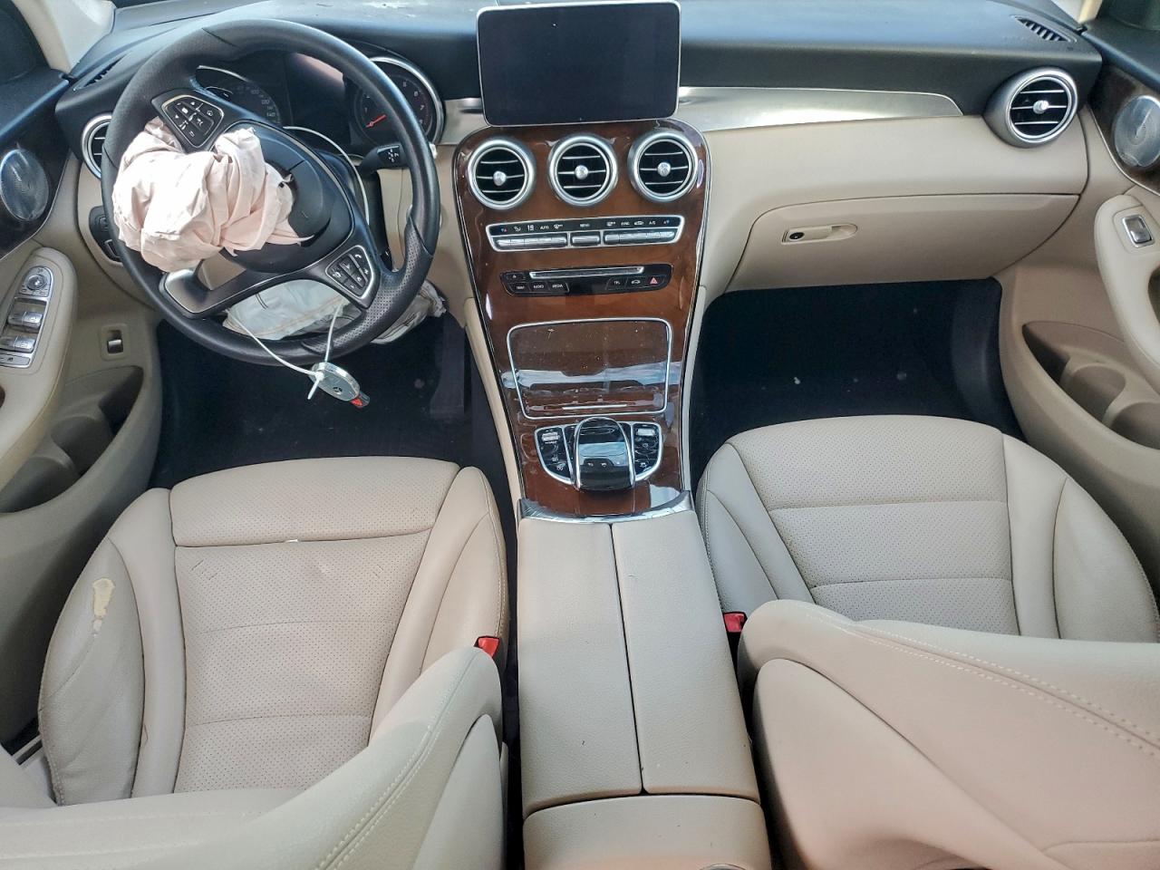 2017 MERCEDES-BENZ GLC 300 4MATIC photo 8
